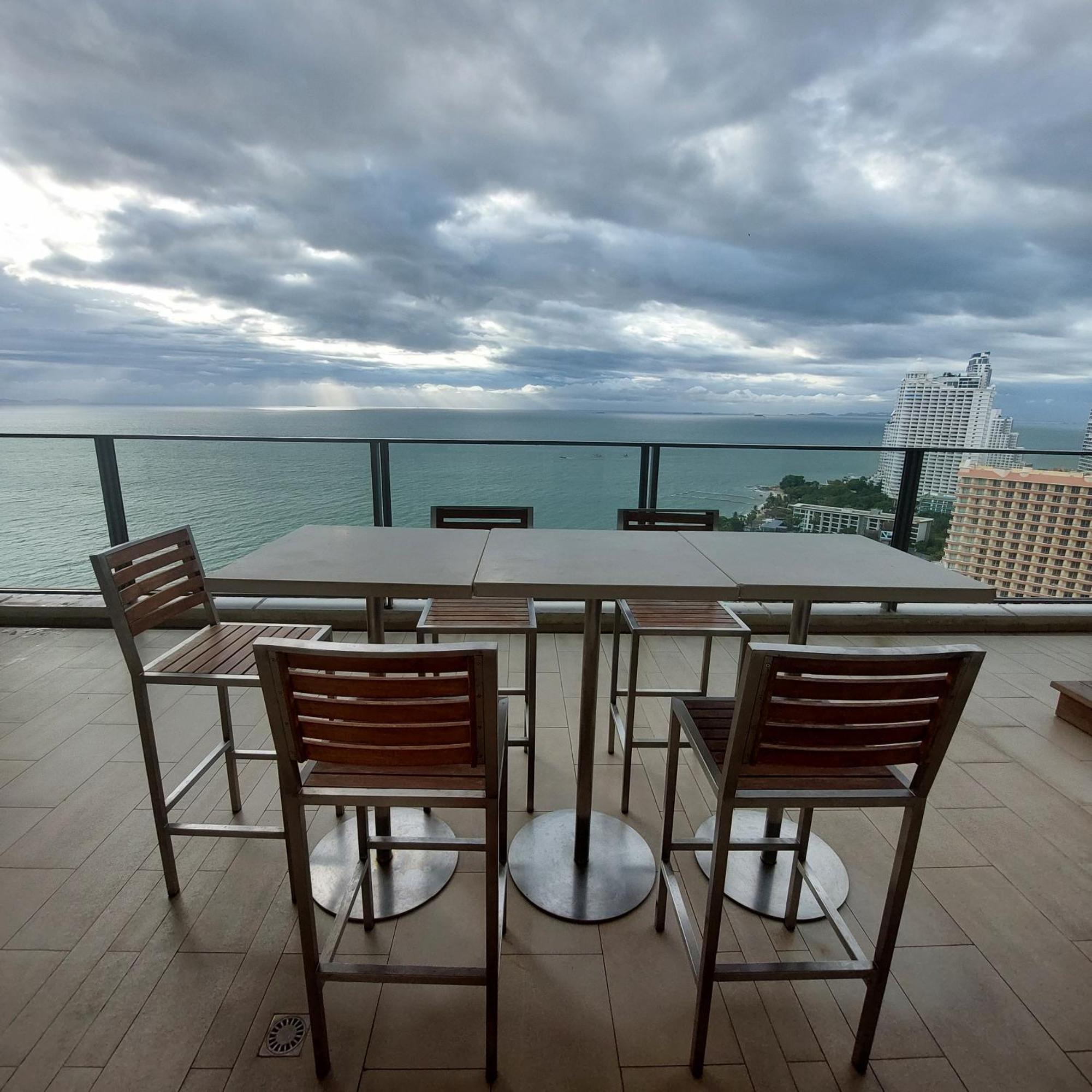 Sea View Apartment In Pattaya Exteriér fotografie