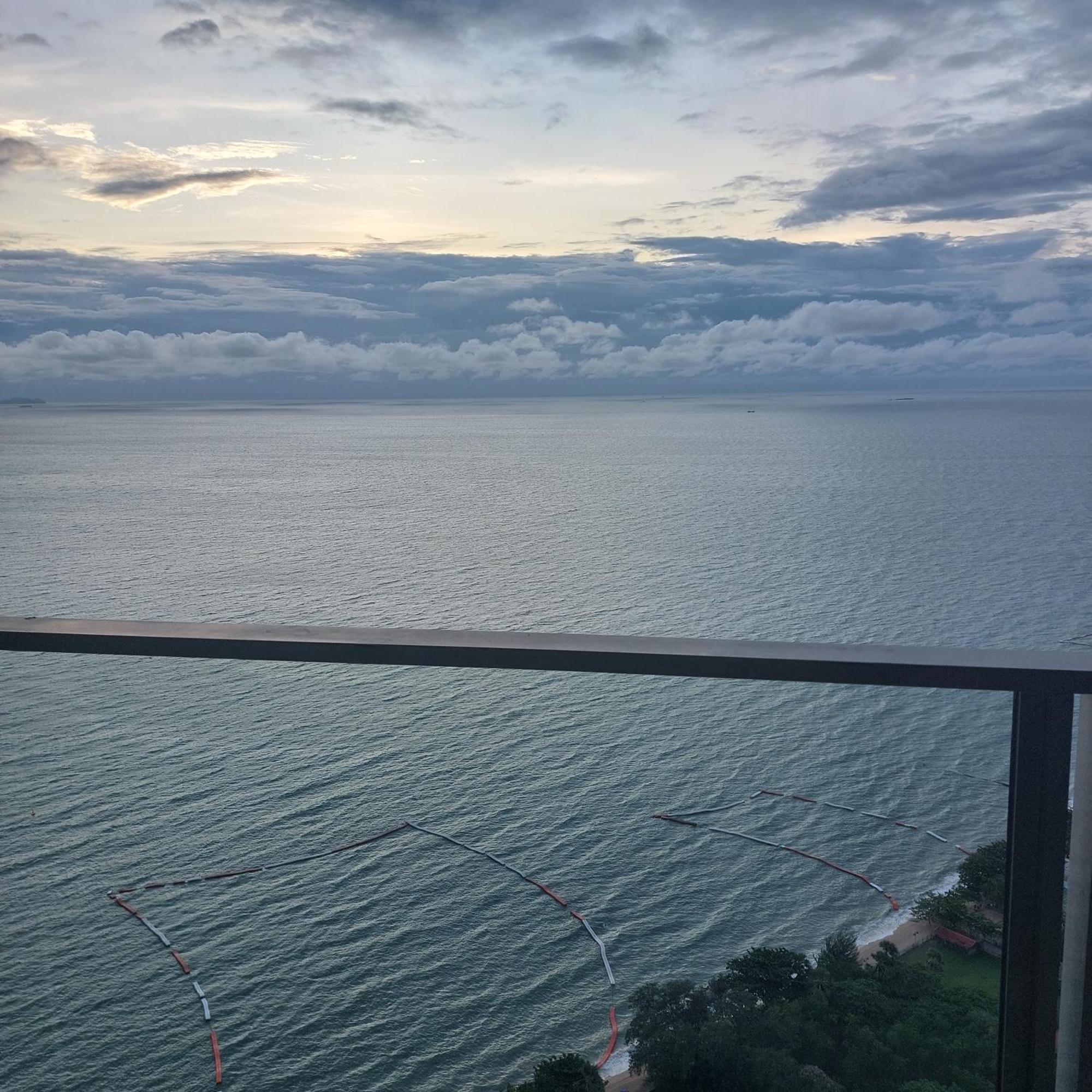 Sea View Apartment In Pattaya Exteriér fotografie